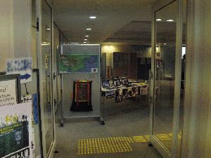 �����E�O���ɒn�}�ƃ^���J(�`�x�b�g����)